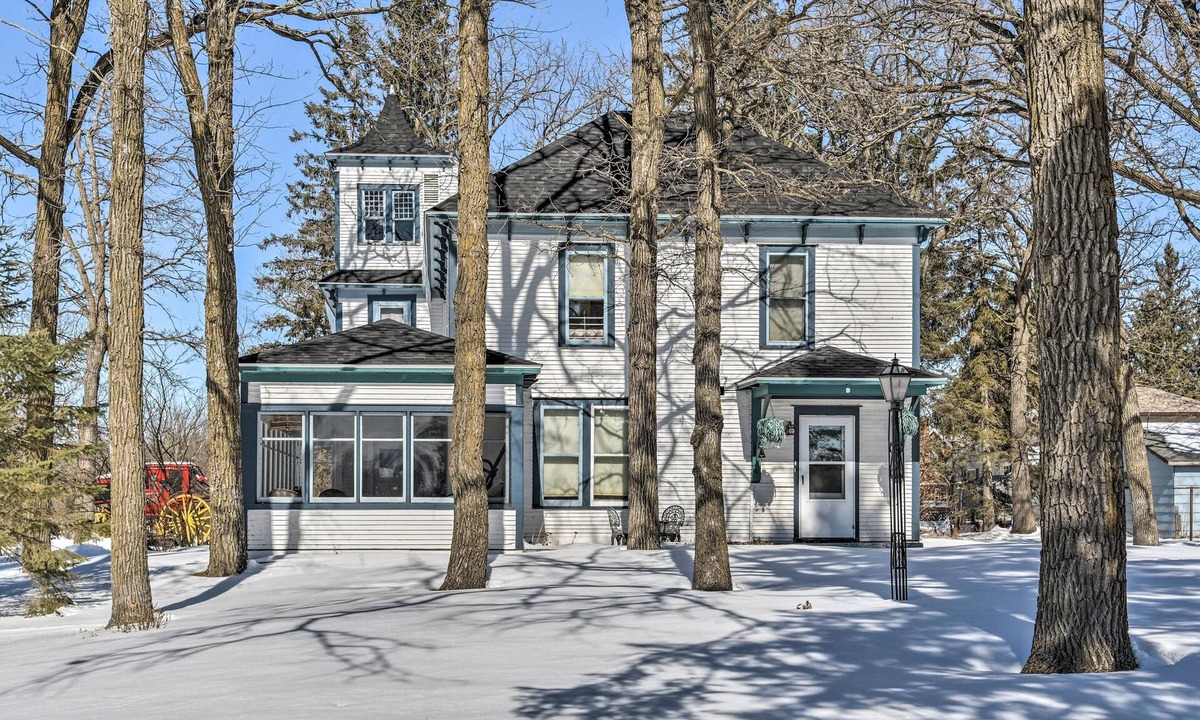 Backus House | Spacious Home Easy Walk to Pine Mtn Lake!