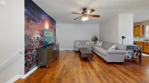 Emerson House | Spacious home Near LakePoint with King Bed and Outdoor Space