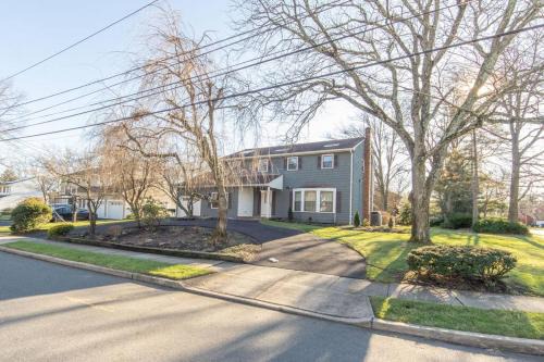 Somerset House | Spacious Home with Theater