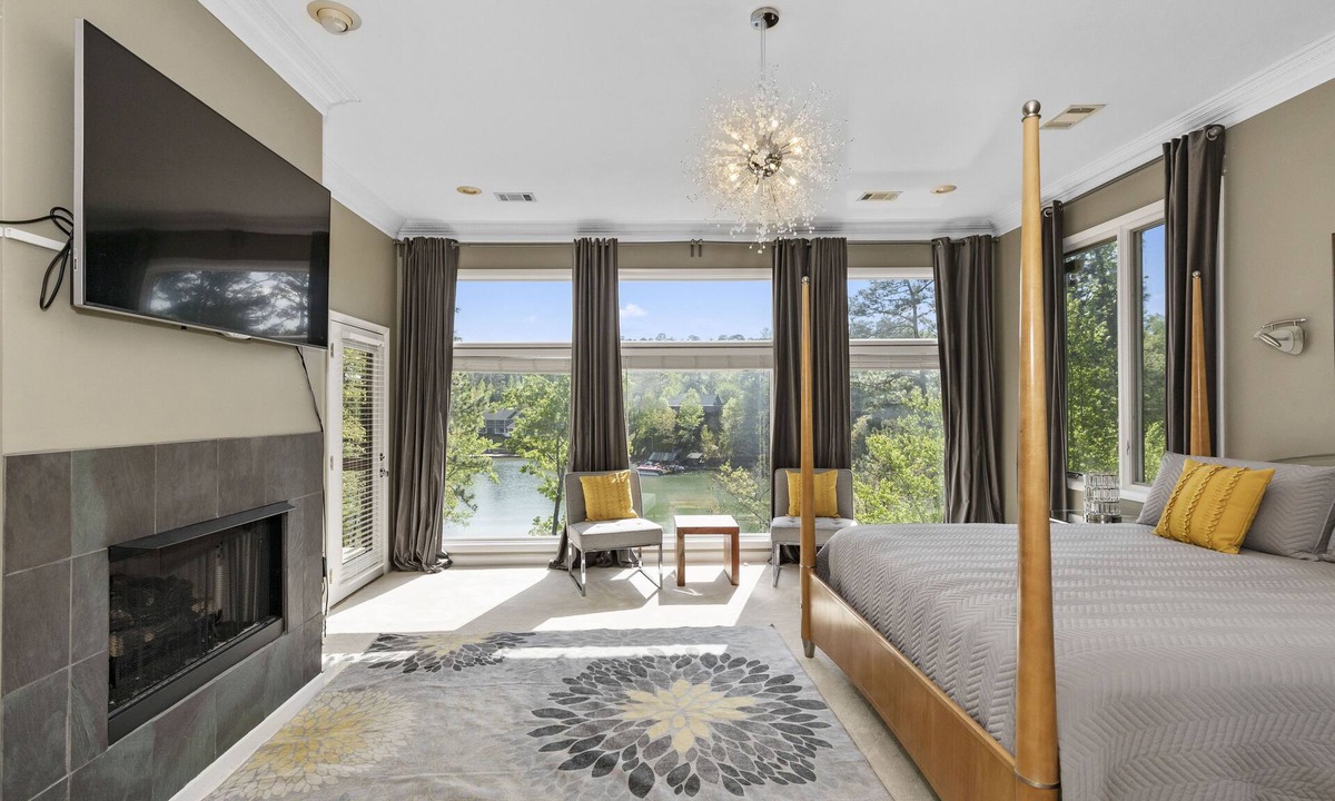 Dadeville House | Spacious Lake Martin Luxury Retreat Close to Auburn