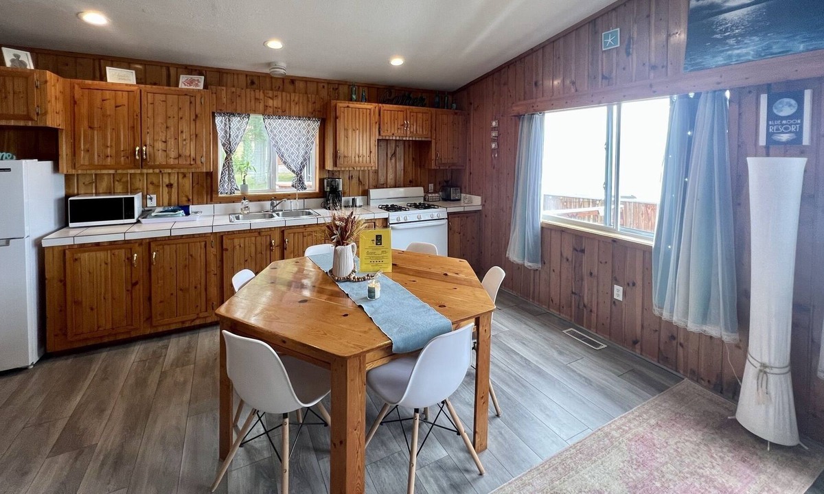 Oscoda Cabin | Spacious Lakefront three bedroom Cabin 4 on Lake Huron