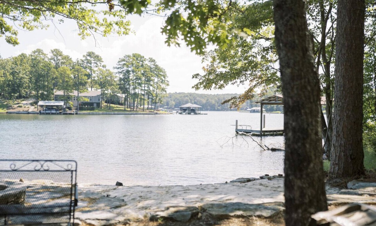 Dadeville House | Spacious, Private, Beautiful Lot in Holiday Shores