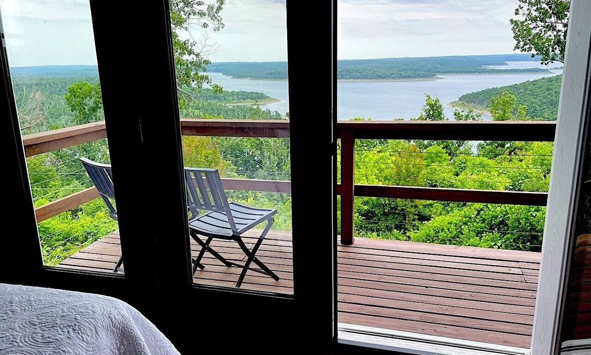 Mountain Home House | Spacious Retreat w/Stunning Norfork Lake Views!
