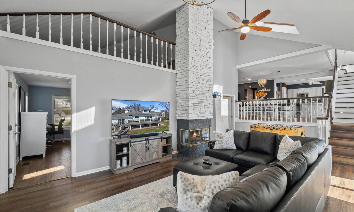 Fontana-on-Geneva Lake House | Spacious Home w/Hot Tub, Quick Walk to Fontana Nightlife, Marina, Dining, & Abbey Resort