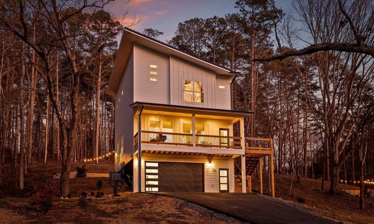 Chickamauga Cottage | Spectacular Cottage with Hot-tub and Private Cinema in Chickamauga, Georgia