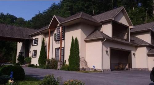 Sevierville Villa | Splash in the Smokys !