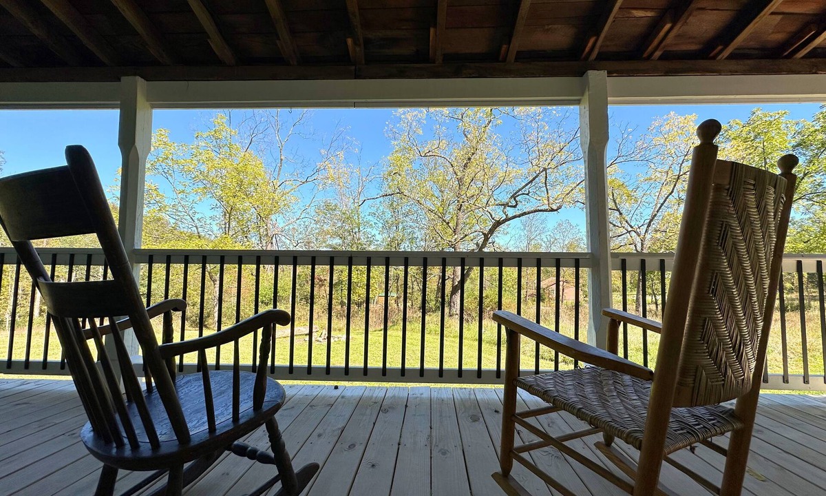 Maurertown House | Spring Getaway with Trails & Nature