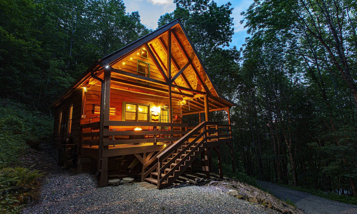 Zionville Cabin | Spring time in your own 3 acre Forest!