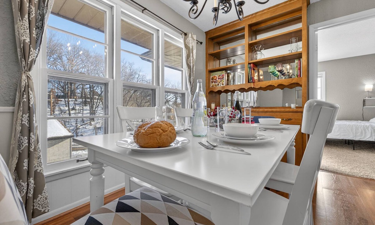 Highland House | St Paul Retreat: Fireplace & Pet-Friendly