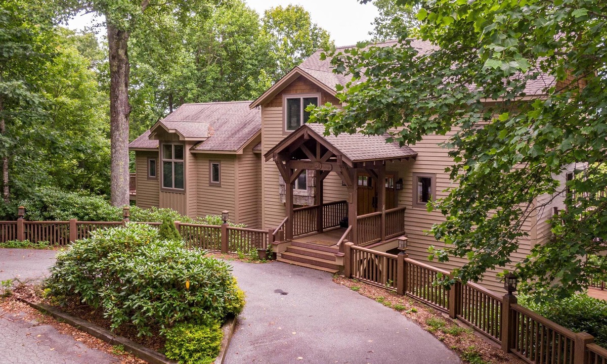 Boone House | Stags Leap in Yonahlossee Pool Table, Indoor Pool, Tennis Courts