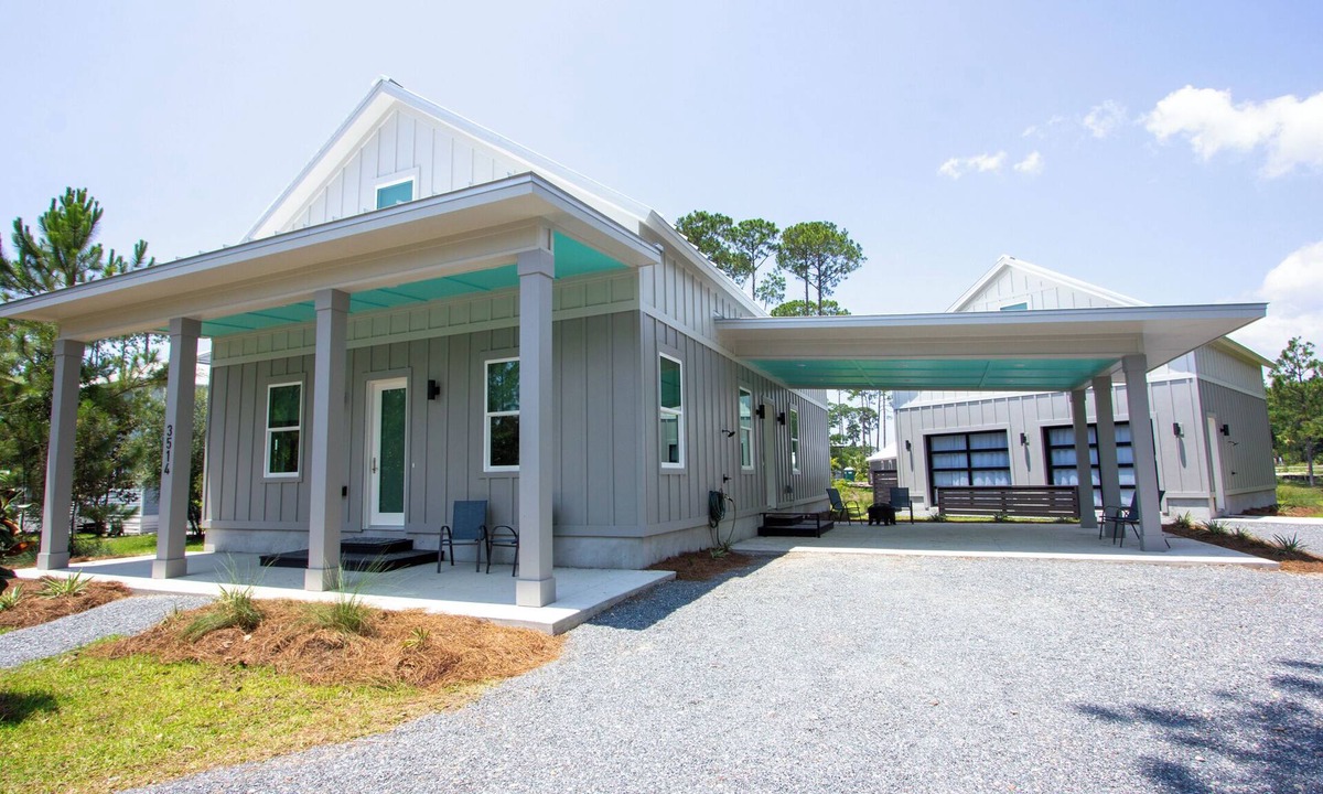 Carrabelle House | Starry Night: 3,800 sqft, 1-min to Beach! - Resort Pool, Dog Friendly!