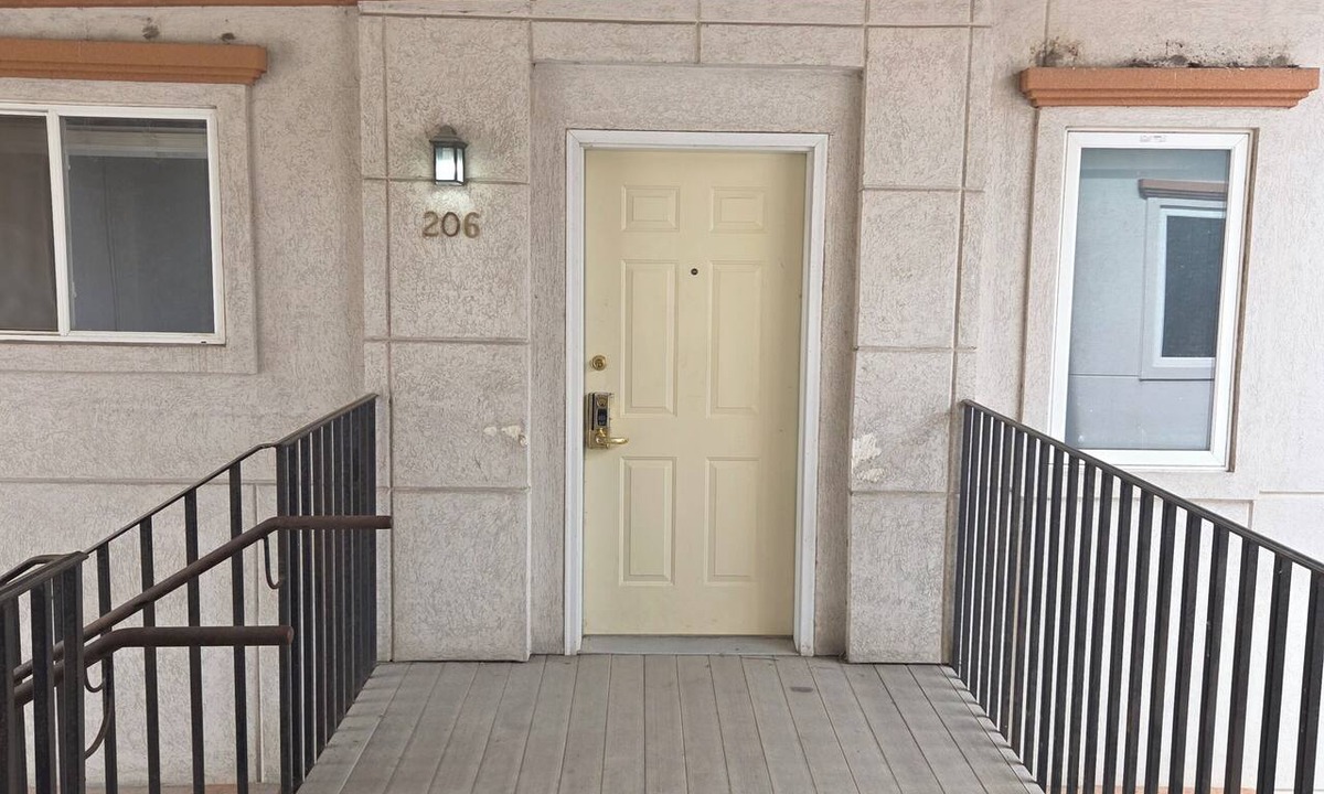 Fort Dodge Apartment | State Softball Tournament Special. Perfect 5-bedroom apartment in Fort Dodge!