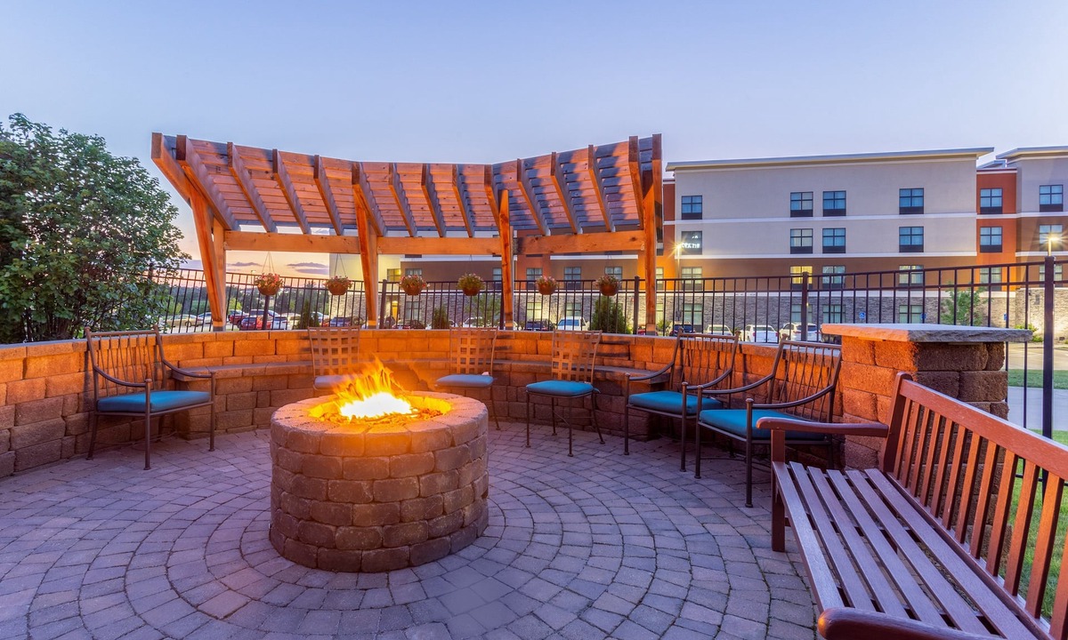 Davenport Hotel | Staybridge Suites Davenport by IHG