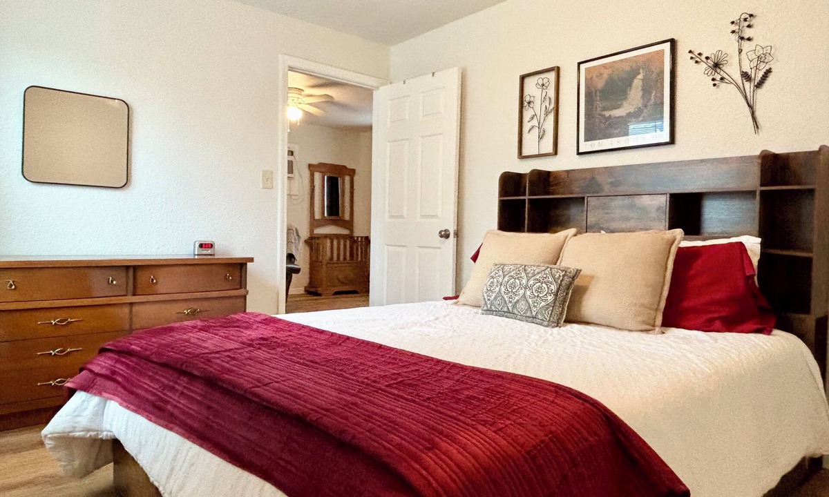 Kirksville Apartment | StayClose-ground lvl-pets-30+days