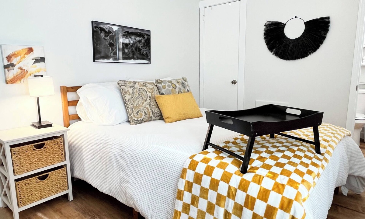 Kirksville Apartment | StayClosePets, ground lvl, Queen, 30days+