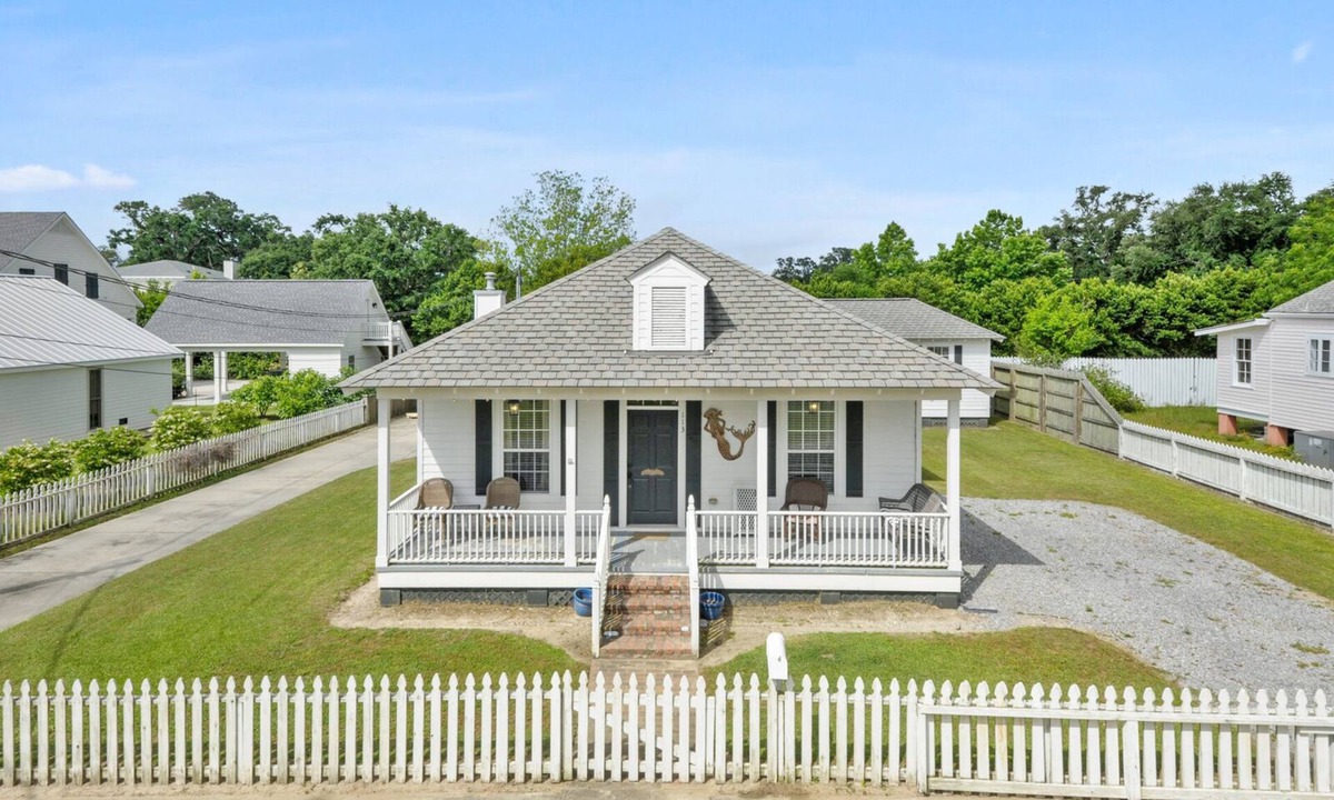 Pass Christian House | Steps From Sand! BEACH VIEW, 1 Blk to Park, 2 Blks to Restaurants, Pet Friendly.