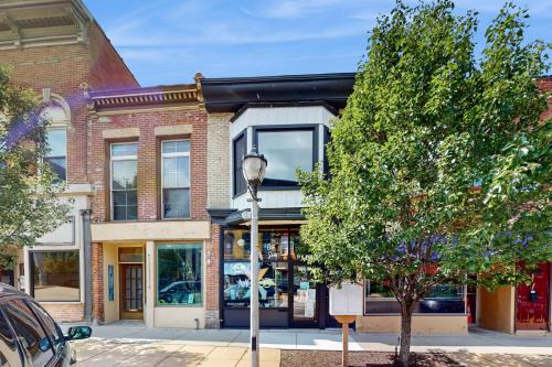 Janesville House | Steps to Dtwn & Rock River! Couples Retreat
