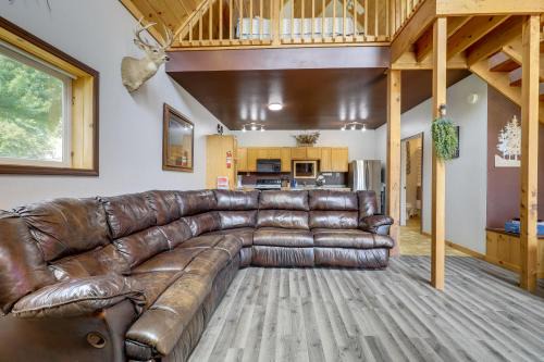 Fairport House | Steps to Fishing Pond! Country Cabin in Maysville