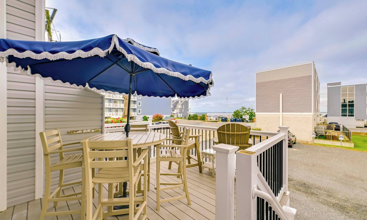 Dewey Beach Condo | Steps to Rehoboth Bay Marina! Condo w/Pool Access