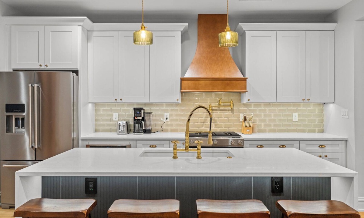 Benton Park House | STL Furnished 3BD 2BA Mid term rental quiet clean historic near Anheuser-Busch