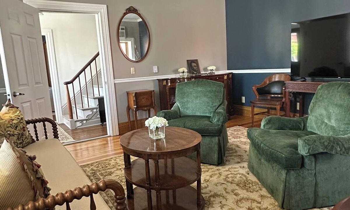 Oregon House | Storyteller Manor - Historic beautiful large house in quaint downtown Oregon, IL