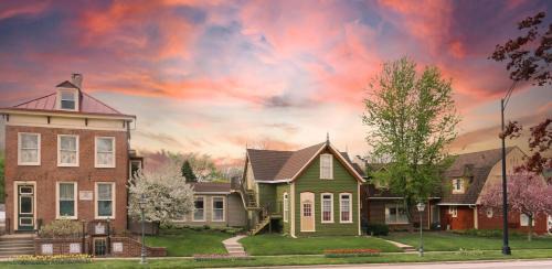 Pella Hotel | Strawtown Inn & Events