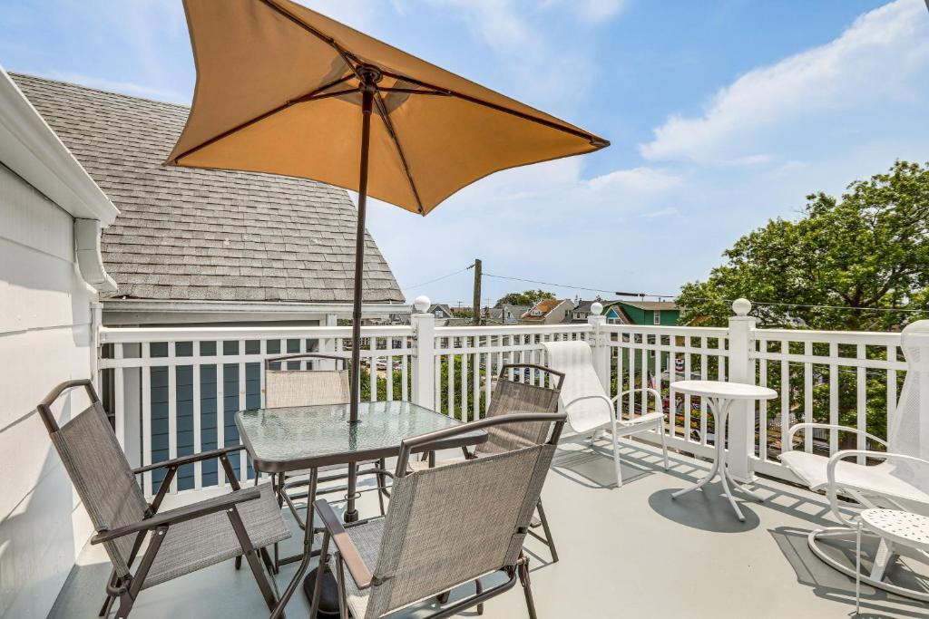 Ocean Grove Apartment | Stroll to Ocean Grove Boardwalk & Beach: Sleek Apt