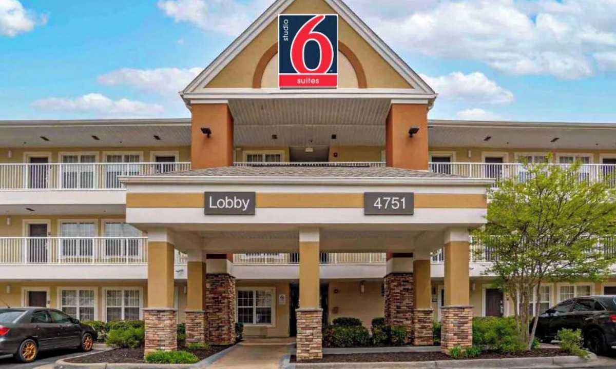 Huntsville Hotel | Studio 6 Extended Stay Huntsville, AL - US Space & Rocket Center