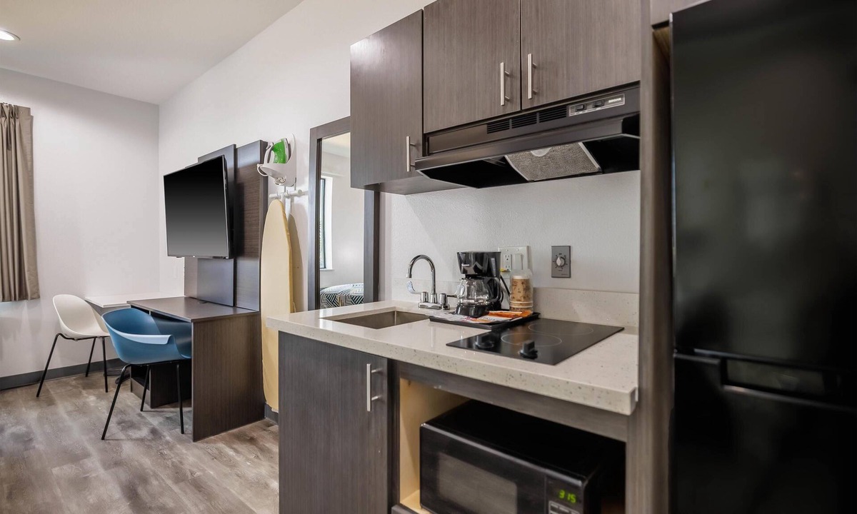 Giddings Hotel | Studio 6 – Giddings, Tx