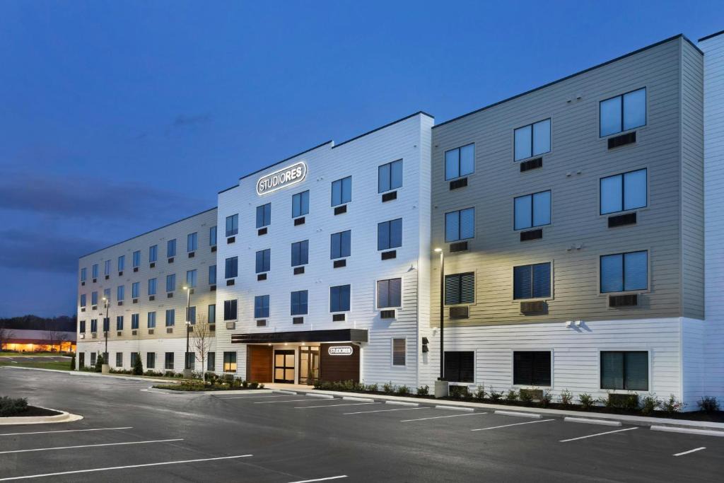 Fayetteville Hotel | StudioRes by Marriott Fayetteville West