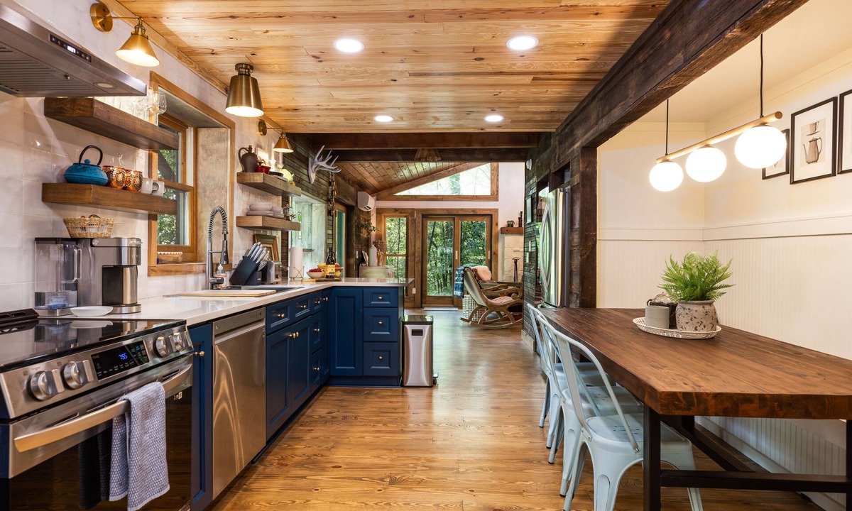 Sugar Grove Cabin | Stunning cabin with Sauna near Boone & Vale Crucis by the river and waterfalls