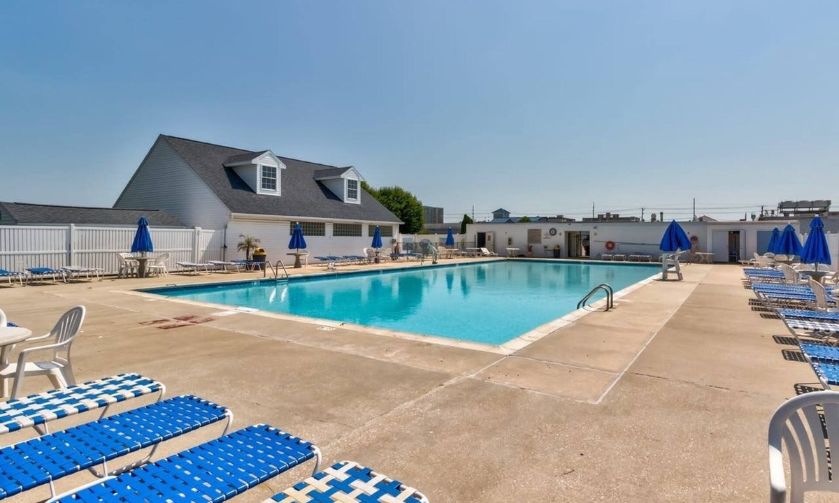 Montego Bay House | Stunning New 3800 Sqft Bayside Steps from Beach!
