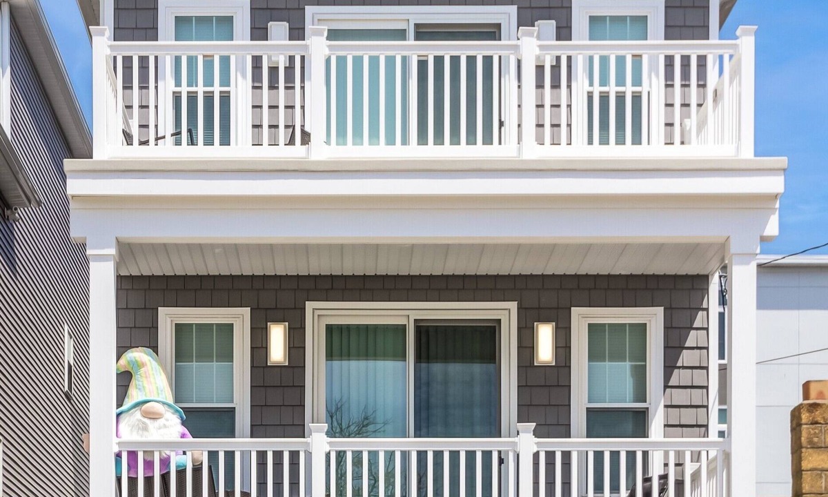 Seaside Heights House | Stunning NEW house! Family Pet Friendly, Bay Views, 3 min to Beach an Boardwalk!