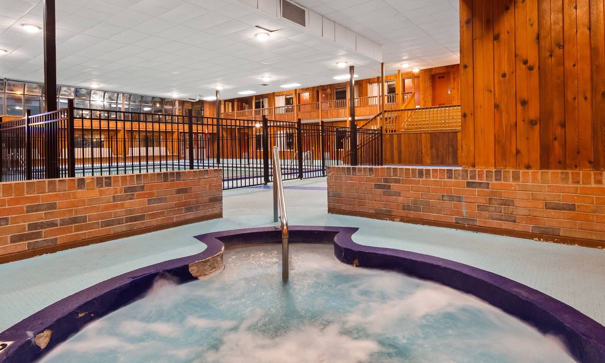 Sturgis Hotel | Sturgis Lodge & Suites, Travelodge by Wyndham