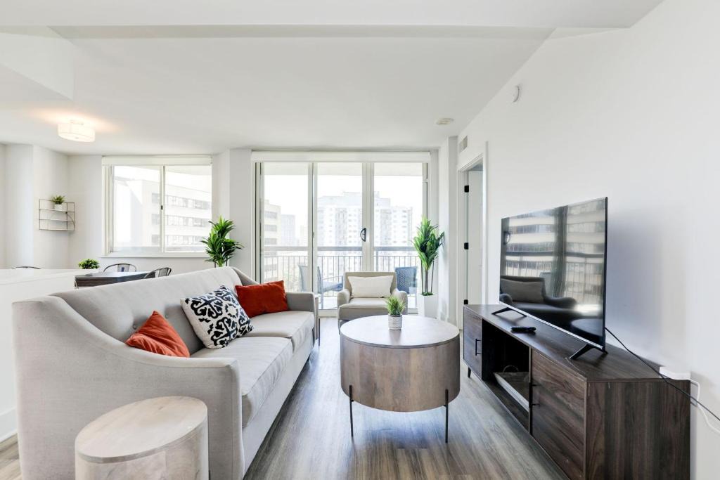 Crystal City Apartment | Stylish 2BR Haven - Minutes from DC & Airport