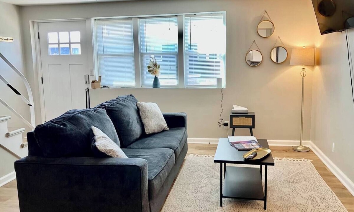Joslyn Castle Apartment | Stylish Apartment Steps from UNMC & Dining Hotspots