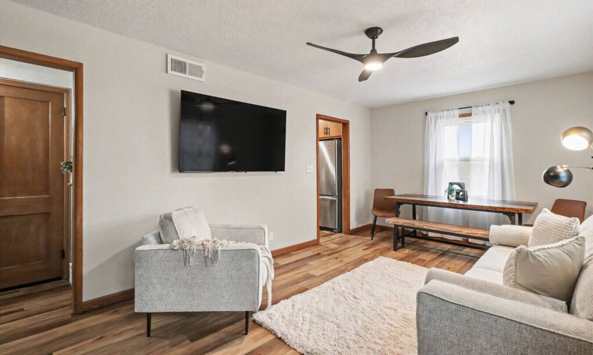 Sioux Falls House | Stylish Home by the Zoo | Near Sanford & Uni`s
