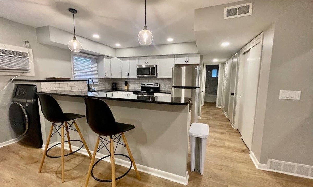 Joslyn Castle Apartment | Stylish Midtown Apartment | Walk to Dining & UNMC