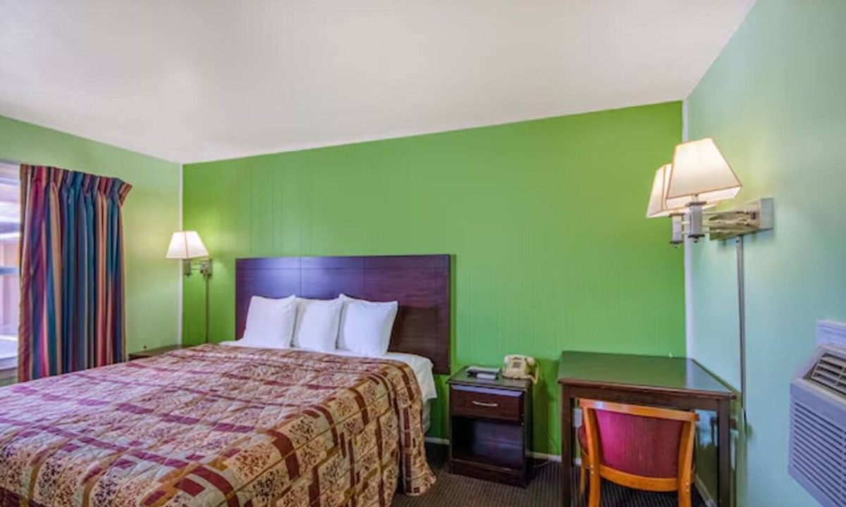 Macon Hotel | Stylish Roadstay w/Breakfast & Highway Access | Free Wi-Fi & Parking