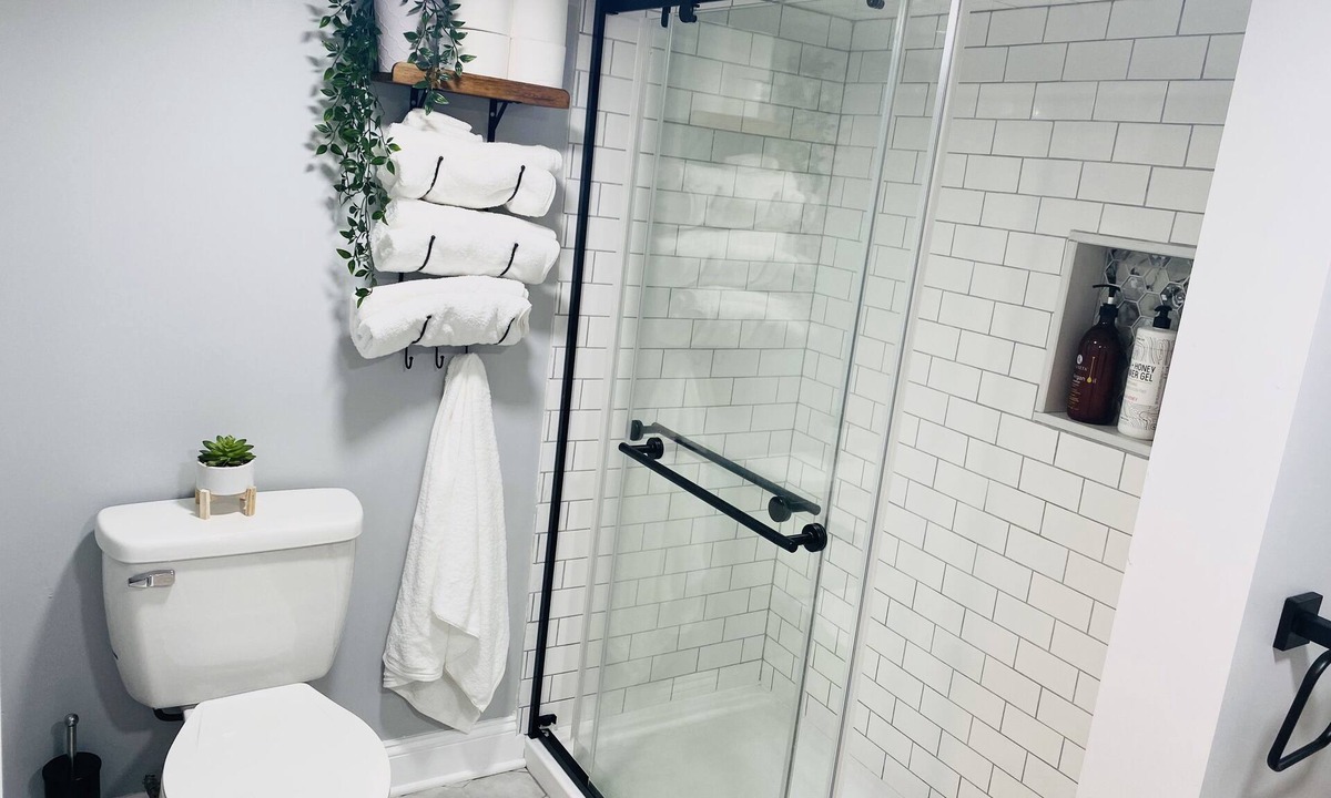 Princeton Junction Apartment | Stylish & Spacious Princeton Basement Apt w/King Bed, Private Entrance