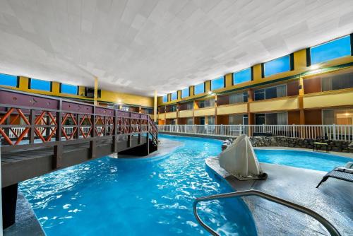 Kearney Hotel | Suburban Studios, Kearney