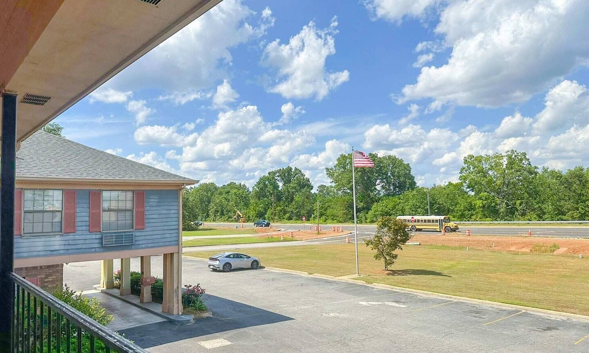 Louisville Apartment | Suite - King Bed|Non - Smoking