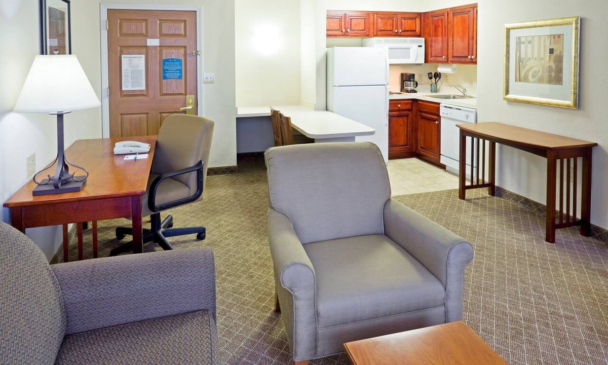 Cranbury Condo | Suite w/Kitchen Only 30 Min to Six Flags!
