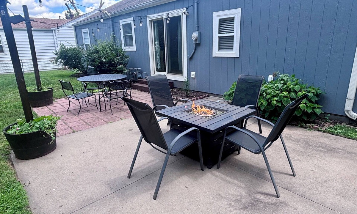 Shawnee House | Summer Getaway in Shawnee with FIREPIT, Central & Cozy KC Home