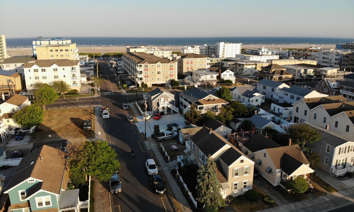 Wildwood Crest House | Sun-Kissed Getaway: Experience Wildwood Crest's Best close to Beach & Boardwalk!