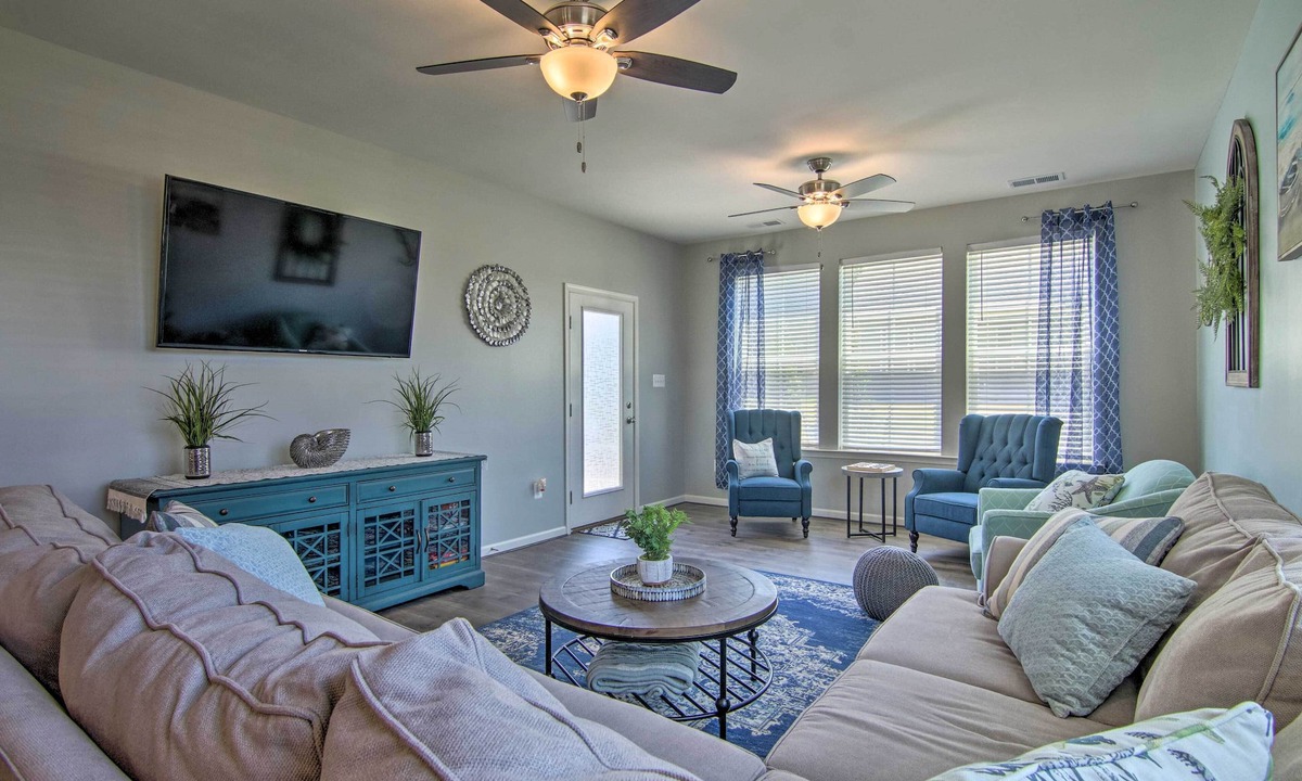 Millville House | Sunny End-Unit Townhome–Steps to Resort Amenities!