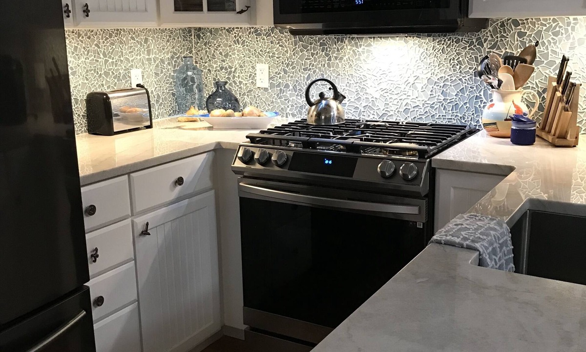 Diamond Beach House | Sunny family owned corner unit town home one block from exclusive Diamond Beach