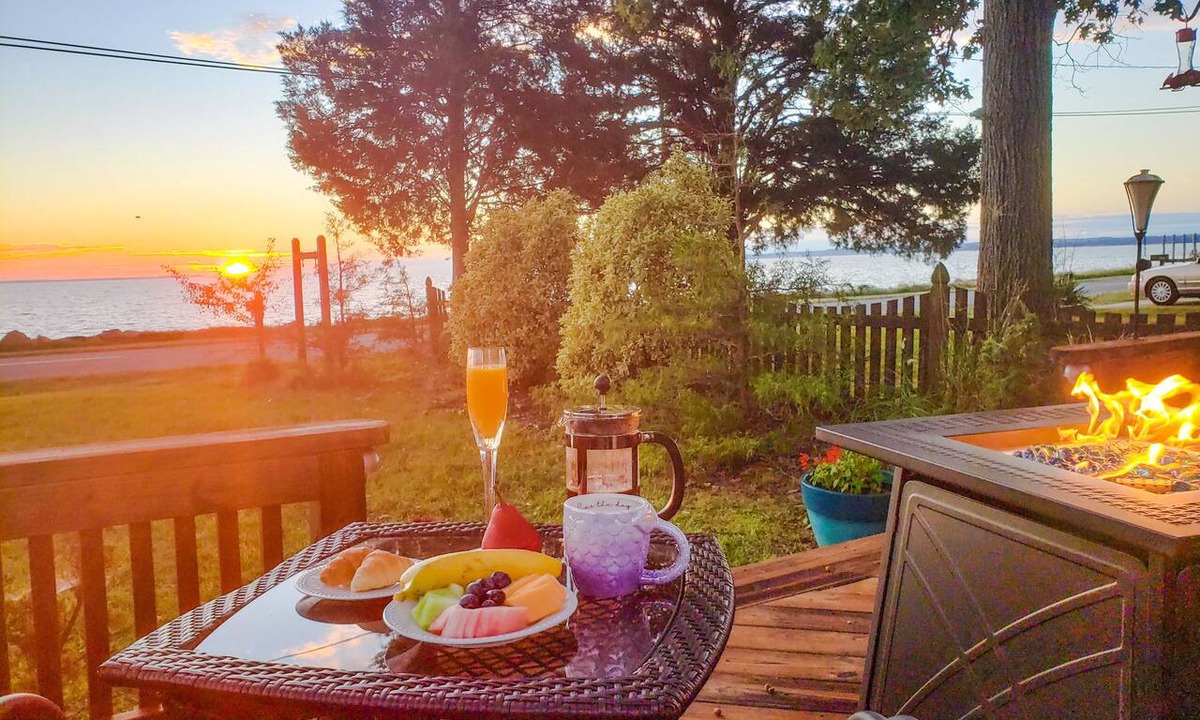Colonial Beach House | Sunrise Waterfront Potomac Beach Haus near Two Beaches