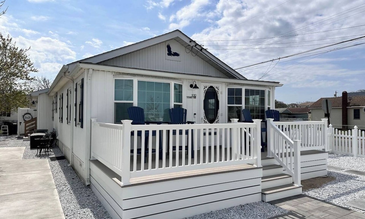 Green Creek Cottage | Sunset Aware Cottage, beach block with water views