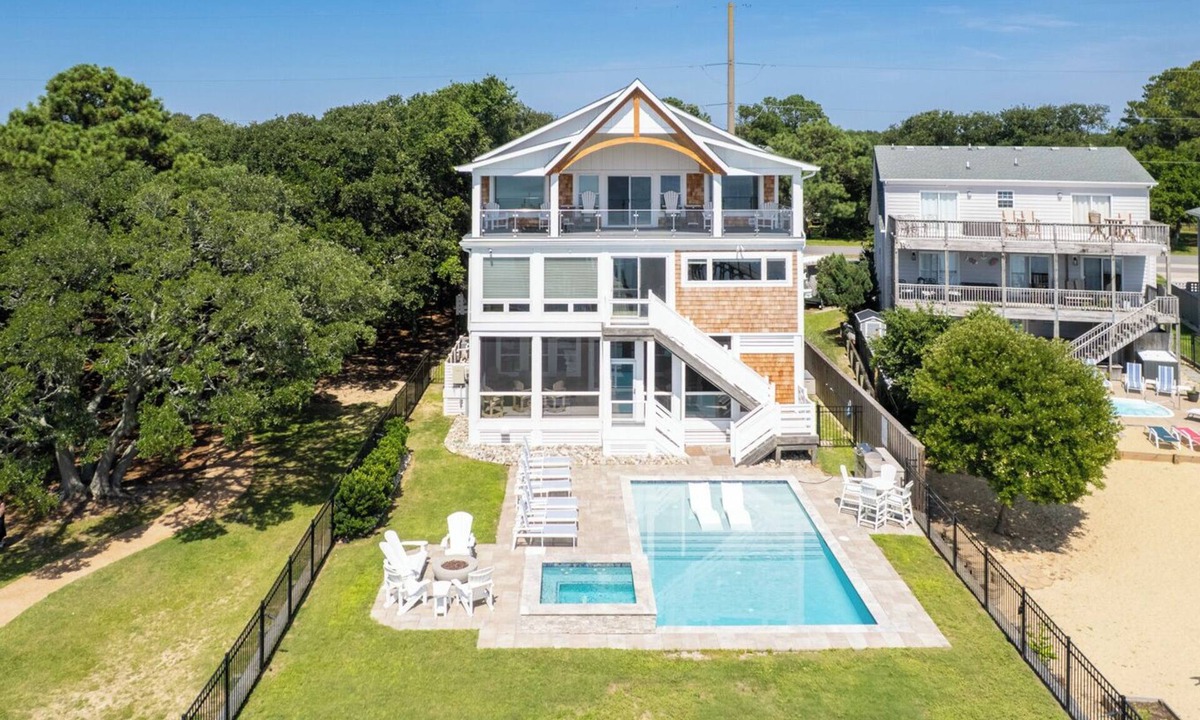 Colington House | Sunset Bay 5 Bedroom Home with a Jacuzzi Tub, Work-Out Room and Bayside Access!